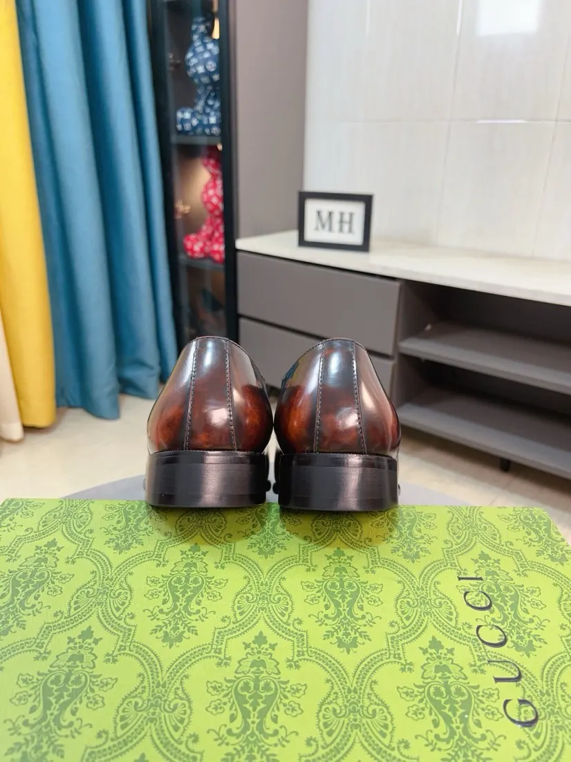 Men's Men's Shoes 💰520🌹🌹Niuli [GUCCI Gucci] A new style of formal men's leather shoes is coming~ The original quality upper is made of patent leather imported from Italy, the leather is soft and delicate, comfortable and soft first-layer cowhide lining, rubber wear-resistant outsole, the shoe shape is dignified and domineering, and the luxury charm cannot be concealed! The natural and free nouveau riche leads the trend. Code number: 38-44